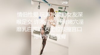 很正点的妹子原来是个奶妈，穿上裙子逼里塞个跳弹出门车上勾引大哥，奶水挤在鸡巴上舔弄让大哥喝奶