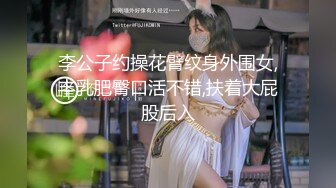 偷窥貌似领导的大奶美少妇嘘嘘