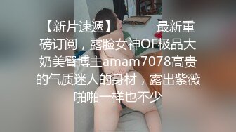 从老家的山路出来，妻子说她受不了啦下面很想要，只好听话把车停下来，骚妻吃上瘾了鸡巴，完全不顾车来车往！