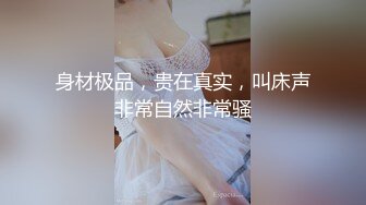   年轻小妹伺候小哥的大鸡巴，配合小鲜肉的各种抽插，激情上位大鸡巴插到底好刺激