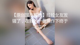 网约极品美臀小姐姐,舔屌口交要在沙发上操,后入爆操搞的妹子高潮