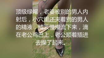  无毛肥逼妹子黑色网袜假屌自慰啪啪，抬起双腿猛操上位骑乘