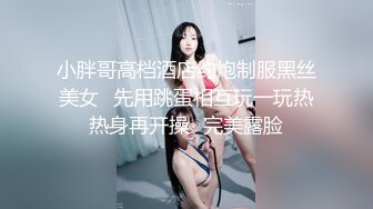   高质量偷拍情侣开房，罕见的两女一男，男的当着妹妹的面脱下姐姐裙子摸，姐姐穿着丁字内裤