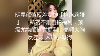  长相文静极品美臀妹子居家激情啪啪，连体开档网袜骑乘猛操大屁股