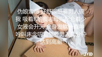 『家有迷人小嫂』在客厅背着哥哥和小嫂子做爱放开姿势操 一个不留神全内射进了逼里