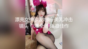 骚气黑裙少妇啪啪，近距离特写口交摸逼后入大力猛操