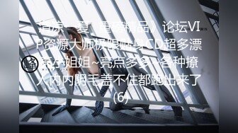  长相甜美牙套小表妹耐操新人妹子，两男轮换着操翘屁股后入