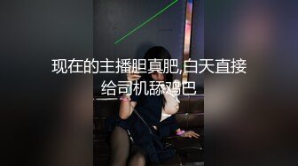 青年小情侣大白天在家里互相看着对方自慰调情 感觉都来了再猛操逼