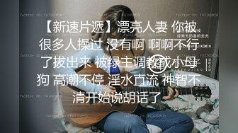 郑州洛阳小美女，万达超市无内露出，两只小葡萄俏丽，很闷骚看着周围！