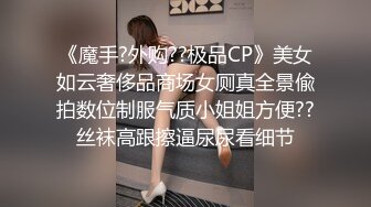   高颜值长发美少妇卧室中席地而坐做爱先玩69互吃，无套女上位啪啪