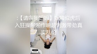 风骚熟女和一帮老男人KTV 秀口活，直接站上桌子就吃鸡巴，旁边还有小哥偷笑！