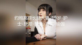 黑客破解家庭网络摄像头偷拍最近天气冷夫妻刚吃完晚饭不就就迫不及待上床过性生活了