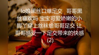 风骚女主播勾引孤寡老人操逼，老头操完口渴接尿喝