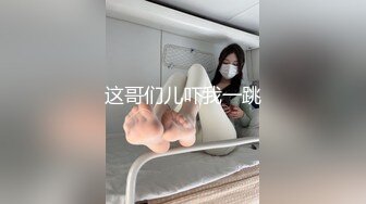 邻家妹妹型乖巧美女，难得露逼诱惑，撩起裙子没穿内裤，掰开粉嫩小穴，翘起美臀太诱人