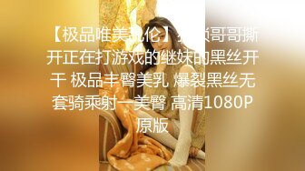 吃点东西喝点水，再开始大战起来，露脸口交女上位啪啪，床边掰腿一顿打桩