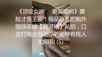   烈焰红唇美女大战头套男极品美腿吊带白丝，猛扣多毛骚穴，美女很享受直浪叫，吸吮大屌扶着插入