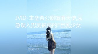 【新片速遞】   风流美少妇短发御姐骑在大哥脖子上让他舔逼玩弄，全程露脸性爱啪啪，无套猛干直接内射骚穴，淫声荡语不断