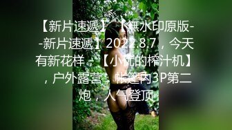 金发极骚唇钉外国熟女，丁字裤网袜扣穴调情，骑在身上扭动臀部