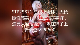 80多斤贫乳小姐姐，扭腰摆臀裸舞，开裆黑丝袜，跳蛋特写震穴，高潮喷水，双跳蛋里面外面一起