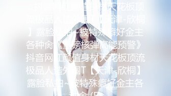 乖巧甜美牙套小表妹被炮友各种操，掰穴自摸阴蒂一脸享受，抬起双腿正入抽插，上位骑乘揉捏奶子，特写猛操蜜桃臀