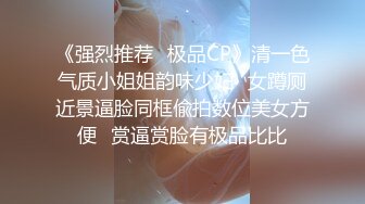 贵妇在家激情自慰用聊天软件约了小伙子