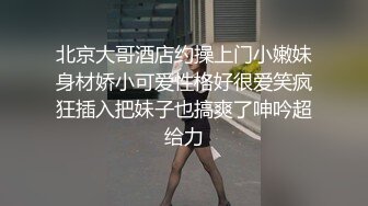 双女王的丝袜足交比赛，看谁先把自己的狗奴踩射！