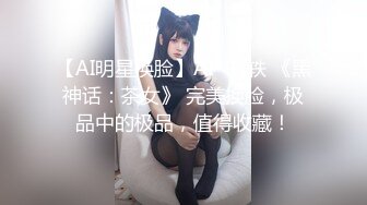 商场女厕全景偷拍美女职员的一线馒头小美鲍