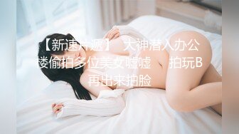 长发美女雪儿粉和男粉丝在网吧厕所约啪，爽到高潮但不敢叫出