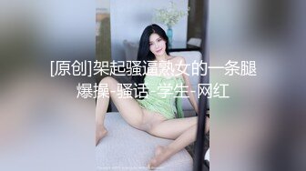 炮友在浴缸中爬行