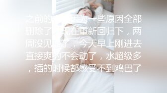  无毛肥逼妹子黑色网袜假屌自慰啪啪，抬起双腿猛操上位骑乘