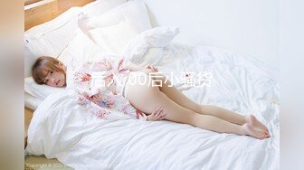 色魔潜入校园闯入女厕直接伸手摸学生妹的小嫩鲍