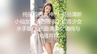   高颜值美女露出 这奶子好大 乳头也超大 下面还是无毛的 旁边还有这么多人 看着有点刺激