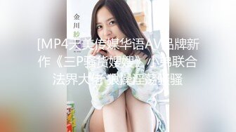 成熟妩媚伪娘 下雨天待在车里，格外的宁静，此时自慰妖棒，是如此的惬意，射了完美落幕！