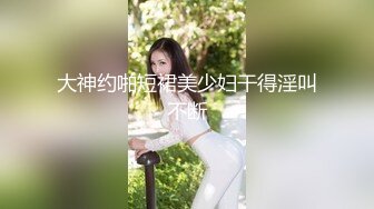 风景区女厕全景偷拍多位美女少妇前来献B (1)