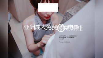 超级巨乳女优用奶子按摩道具　比基尼包不住了