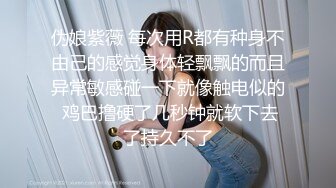 室友把大奶女友带回宿舍录制啪啪视频,吵得上铺兄弟睡不着骂了他们一顿,故意抱起女友请上铺兄弟看逼