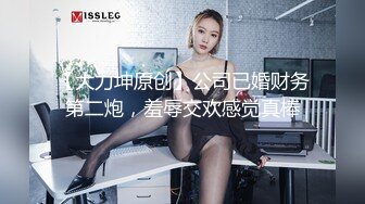 【新片速遞】 角度不错的韩国商场女厕❤️后拍那些怕脏美女撅着屁股尿尿骚逼被一览无遗