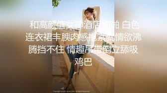 长相清纯内心很骚老哥找来两个美女，圆润屁股粉嫩肥逼，脱下两个内裤翘起屁股，特写大黑牛跳蛋震动