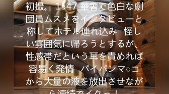 两个颜值不错的小姑娘加上一位好大哥，双头道具插逼诱惑，揉奶玩逼道具扩阴器，淫声荡语表情好骚被大哥抠逼