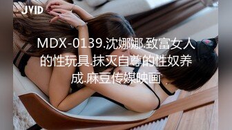 邪恶的房东暗藏摄像头偷拍身材丰满的美女租客洗澡