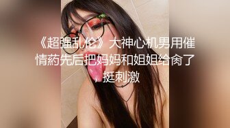 身材不错的无毛白虎逼风骚少妇伺候大哥激情啪啪，让大哥玩着菊花抠弄骚穴道具抽插，口交足交干了骚逼草菊花