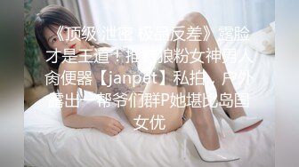 贵在真实，海滩游泳场女士简易淋浴棚偸拍多位妹子洗澡，有大奶少女有性感少妇，还是少妇讲究卫生冲的仔细2