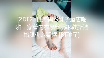 【新片速遞】 合租房偷窥对门的小姐姐一边玩B一边玩手机❤️最后还要把大肥B拍下来给男友看