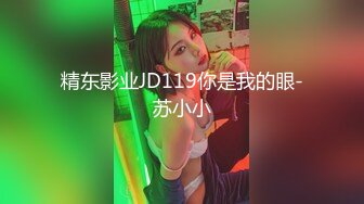 吊带裙美女斜腿挑盲盒！弯腰白内怼镜头！