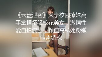 小虎牙清纯乖巧学生妹，新到的情趣套装，开档内裤掰开粉穴，两根手指猛扣，浪叫呻吟表情很享受，高潮冲刺水声哗哗