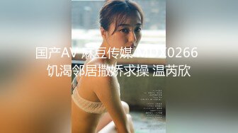 【新片速遞】   商场女厕全景偷拍❤️美女服务员的极品小黑鲍