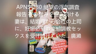  刚下海不久极品短发美女和炮友居家啪啪，戴上情趣面罩揉捏美乳，骑乘整根插入