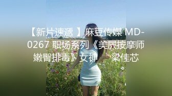 校园厕拍体育课时趁同学还没下课就躲在女厕等女同学过来尿尿,光线超好，鲍鱼清晰