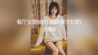 户外，直接掀开老婆的裙子后入