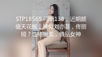 苗条美少妇露脸黄瓜道具插穴阴毛超级旺盛，掰开一看鲍鱼特别大